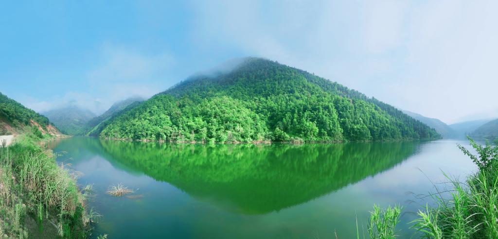 贵州从江平正河水美一水抱山流